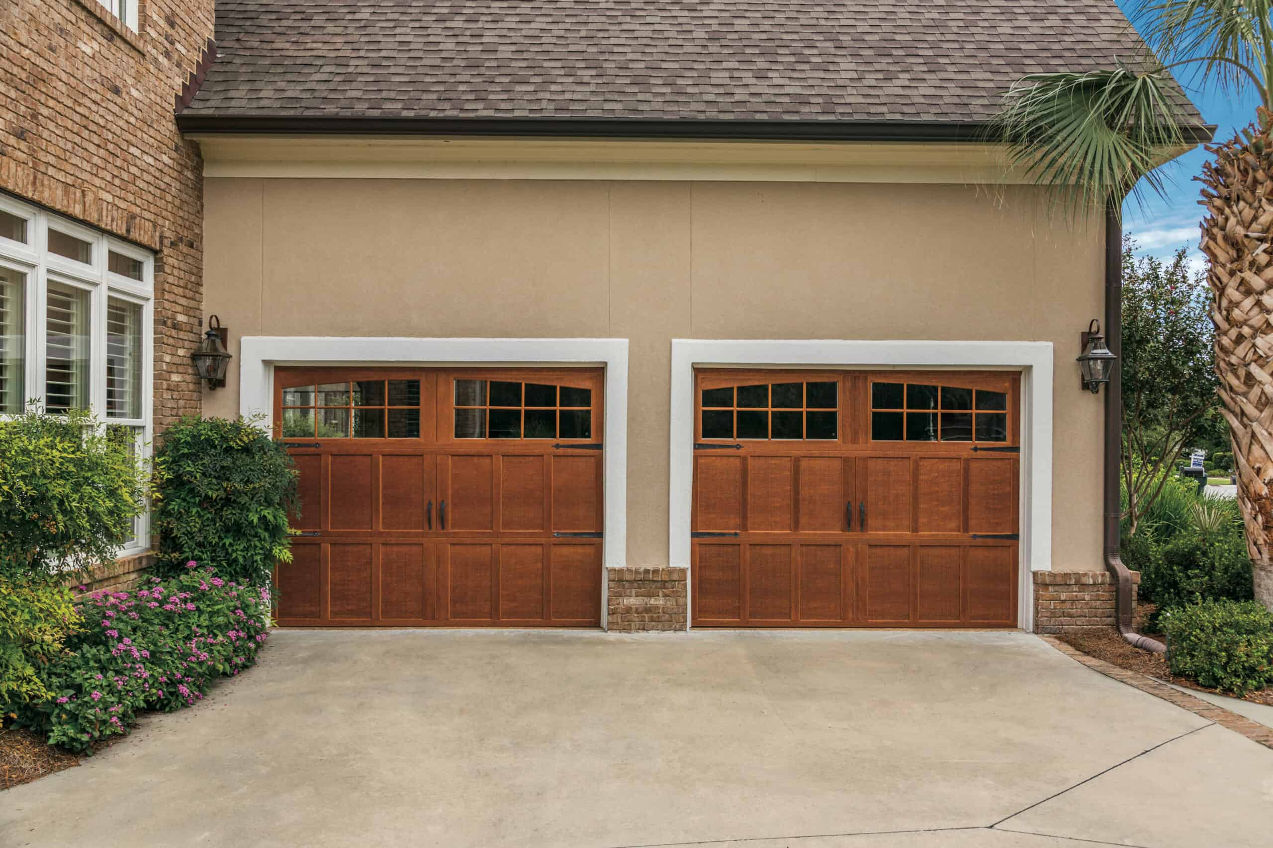Carriage-House-Horizontal-Vertical-Overlays-Model-7540-307-Mahogany-16-Arched-2560x1707